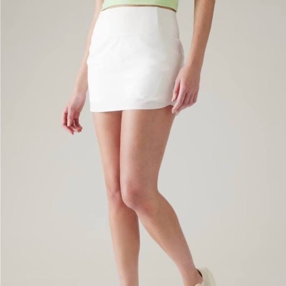 NWT, ATHLETA RUN WITH IT 14" SKORT, SIZE XS, BRIGHT WHITE - Picture 1 of 8